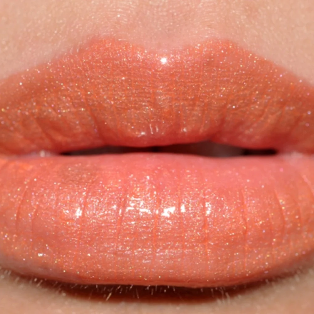 MAC LIGHT THAT FIRE! LIPGLASS. NEW IN BOX. LIMITED EDITION.